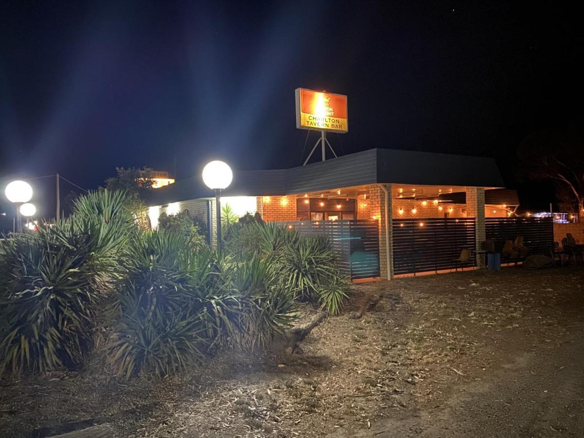 Charlton Motel Экстерьер фото