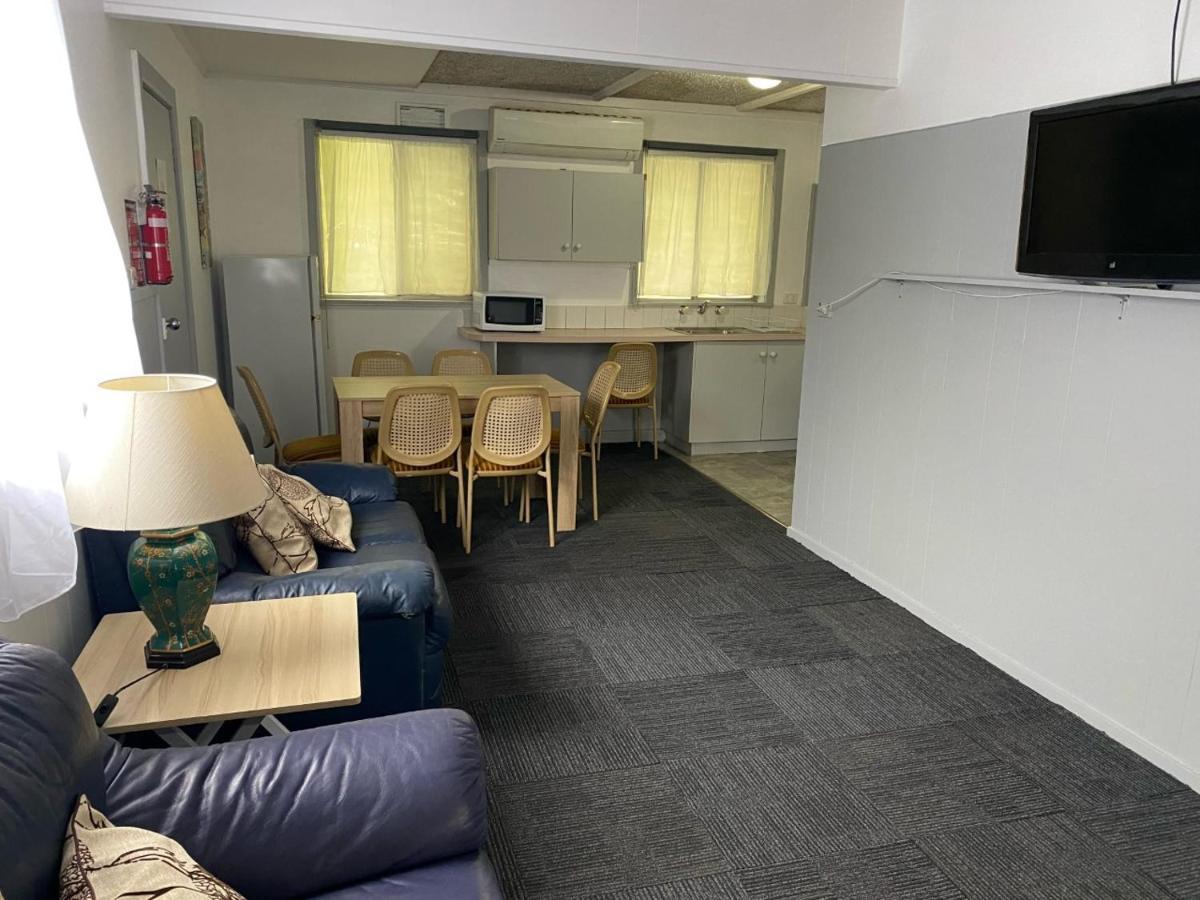 Charlton Motel Экстерьер фото